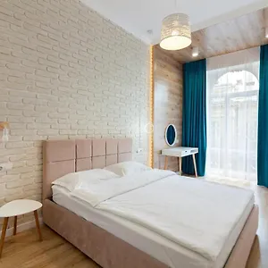  Апартаменты Leogrand Three Bedrooms Vip On Kniazia Romana 12 Украина